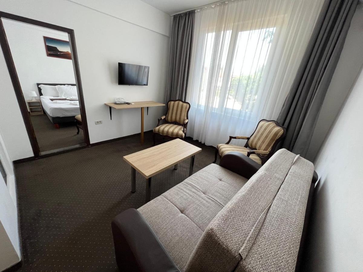Hotel Decebal エフォリエ・ノルド エクステリア 写真